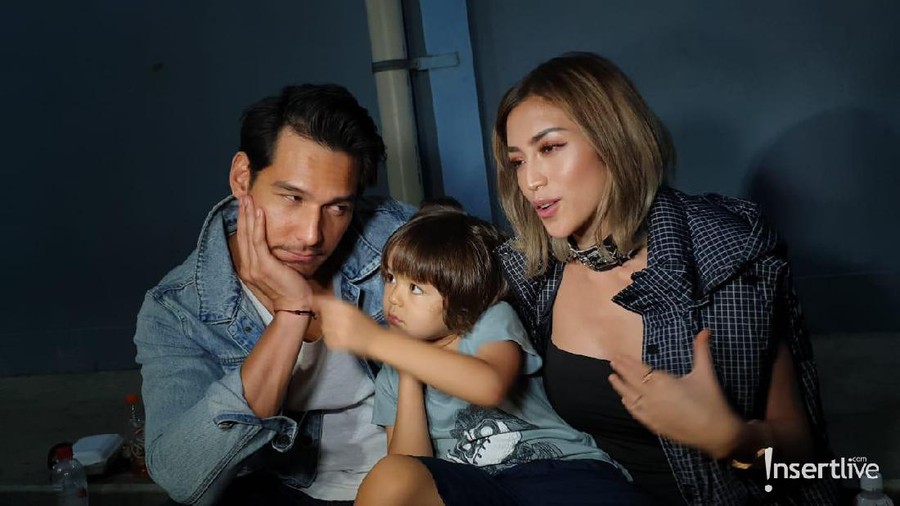 Richard Kyle temai El Barack belajar saat isolasi diri di rumah.