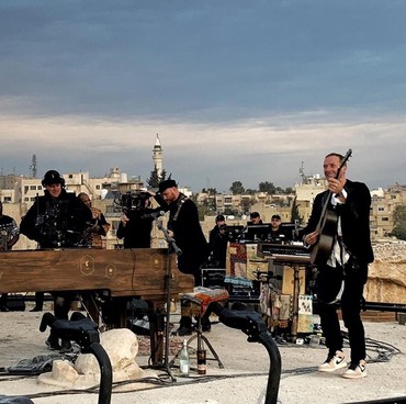 Lirik Lagu Everglow - Coldplay