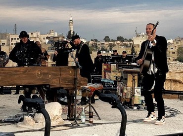 Lirik Lagu Everglow - Coldplay