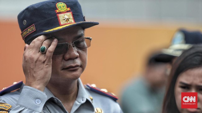 Plt Menhub Luhut B. Pandjaitan membatalkan larangan keluar masuk bus AKAP di Jakarta. Namun Kadishub DKI menyatakan telah berkoodinasi sebelumnya.