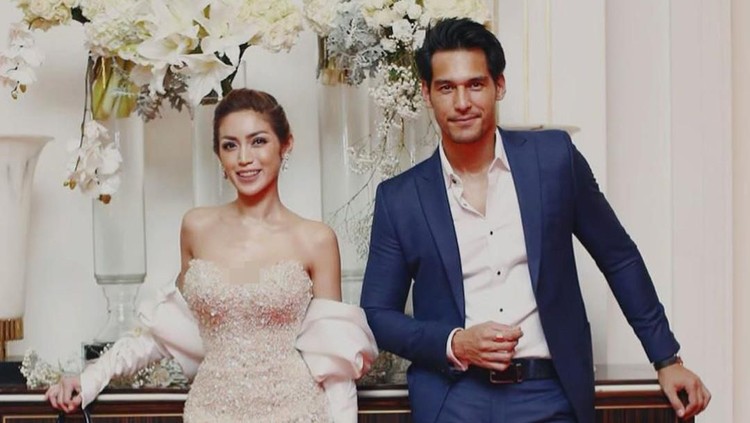 Jessica Iskandar dan Richard Kyle akan menikah tahun depan. Mereka sudah menyiapkan hadiah door prize mewah, yaitu satu unit apartemen.