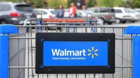 Walmart Laporkan Kanye West Karena Logo Yeezy