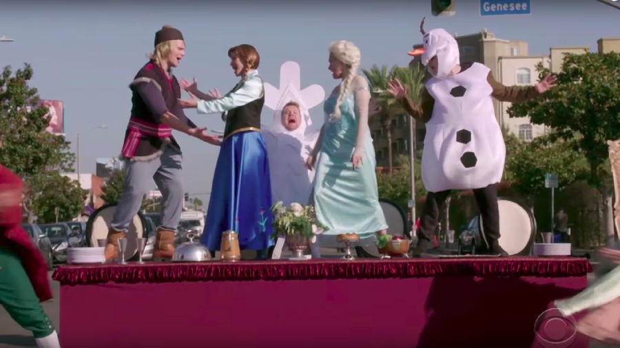 Pemain Frozen II Kacaukan Lalu Lintas di Jalanan