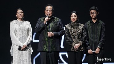 img-title Kata-kata Mengharukan Putri Tanjung di Pernikahan Perak Orangtuanya