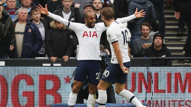Tottenham Hotspur meraih kemenangan di laga debut Jose Mourinho setelah mengalahkan West Ham United 3-2 di Stadion London, Sabtu (23/11).