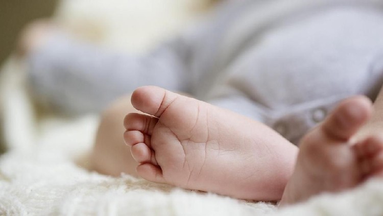 Bayi lahir tanpa kulit akhirnya pulang ke rumah setelah 11 bulan di rumah sakit sejak ia lahir. Sebelumnya, orang tua bayi sudah mempersiapkan pemakamannya.