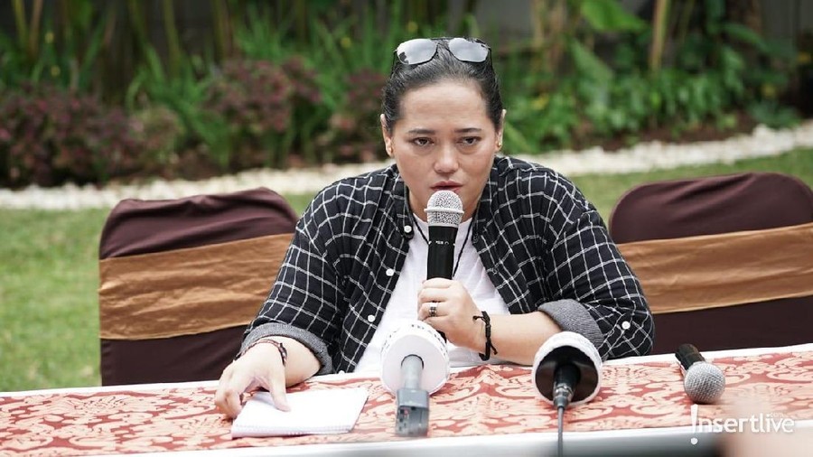 Mbak You menerawang soal kejadian di dunia selebriti di tahun 2020 mendatang.