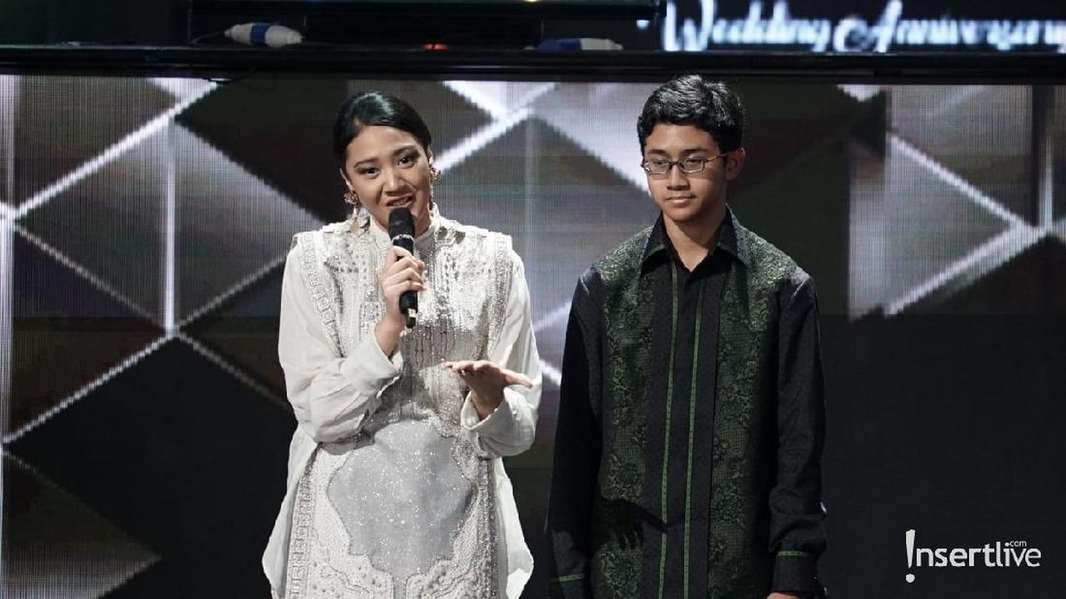 Chairul Tanjung dan Anita Tanjung merayakan ulang tahun pernikahan mereka yang ke-25 di Trans Studio Mall&comma; Cibubur&period; Intip potret kebahagiaan pasangan ini&period; 