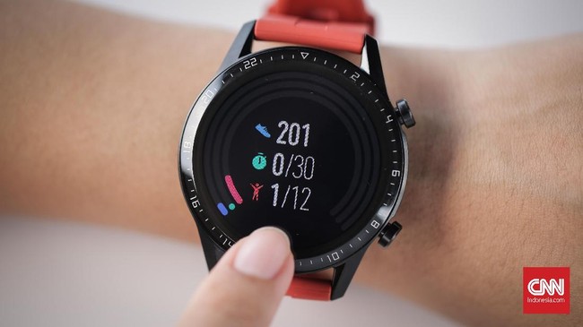 Smartwatch anyar Huawei Watch GT 2 punya ketahanan baterai cukup mumpuni namun bodinya lumayan bongsor dan berat.