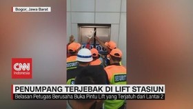 VIDEO: Lift Stasiun Parungpanjang Jatuh, Penumpang Terjebak