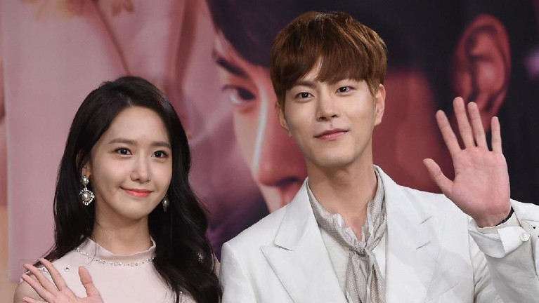 Cerita lucu dari para artis Korea Selatan saat diharuskan beradegan ciuman dengan lawan mainnya. Seperti apa kisah lucunya?