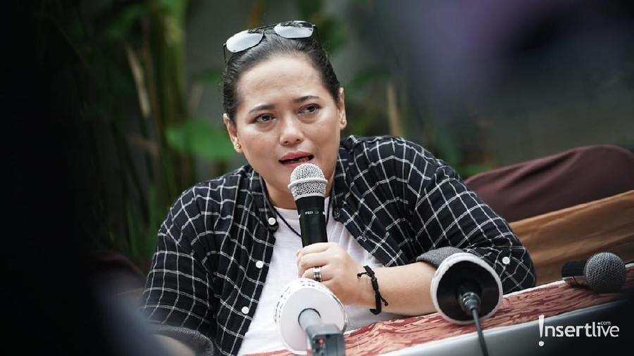 Mbak You menerawang soal kejadian di dunia selebriti di tahun 2020 mendatang.