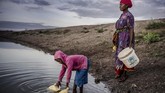 FOTO: Menolak Tunduk pada Perubahan Iklim Pengungsi di Turkana, Kenya, Afrika, berhadapan dengan perubahan iklim. Namun di tengah himpitan cuaca ekstrem dan situasi serba minim, mereka bertahan hidup.