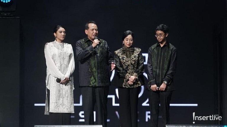 Ucapkan rasa terima kasih di perayaan pernikahan perak Chairul Tanjung dan Anita Ratnasari Tanjung, Putri Tanjung berurai air mata.