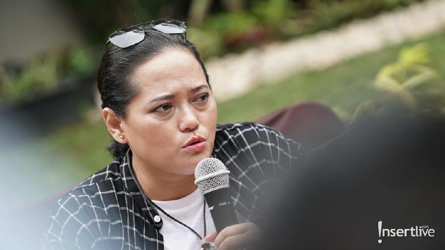 Raffi Ahmad dan Nagita Slavina disebut retak karena disebut ada kegamangan soal perasaan masing-masing. 