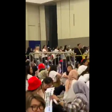 Berpegangan Tangan, Ribuan EXO-L Padati ICE BSD Tanggerang