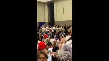 Berpegangan Tangan, Ribuan EXO-L Padati ICE BSD Tanggerang
