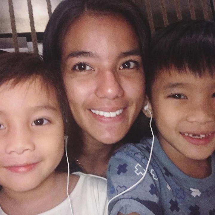 <p>Di saat santai, Sheila menemani kedua putranya dari pernikahannya bersama Kiki Mirano nonton film. (Foto: Instagram @itssheilamj)  </p>