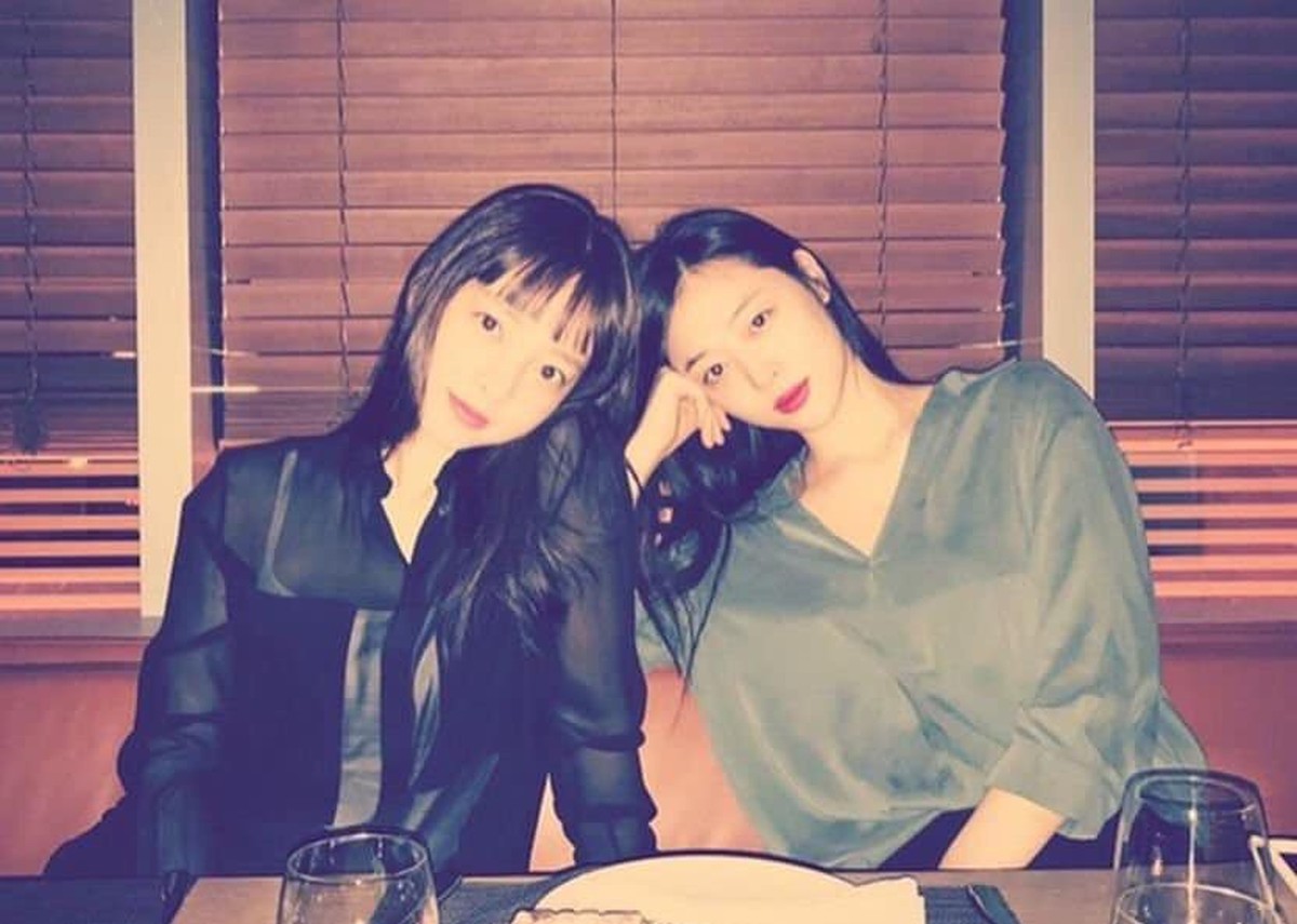 Ini dia enam foto kenangan kebersamaan mendiang Goo Hara dan Sulli&period;