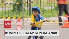 VIDEO: Lucunya Anak-anak Ikuti Kompetisi Balap Sepeda