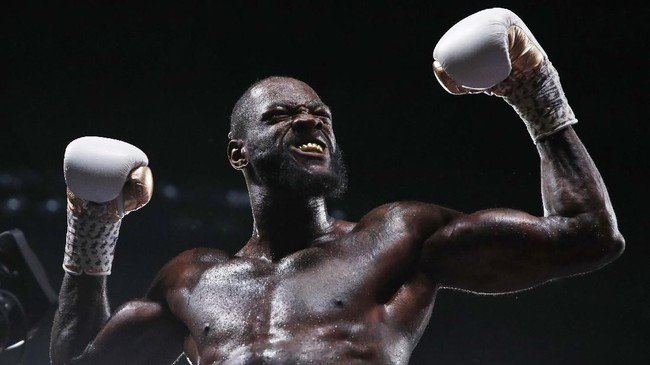 Deontay Wilder memiliki rasio kemenangan KO tertinggi di dunia, jauh mengalahkan rekor KO Mike Tyson.