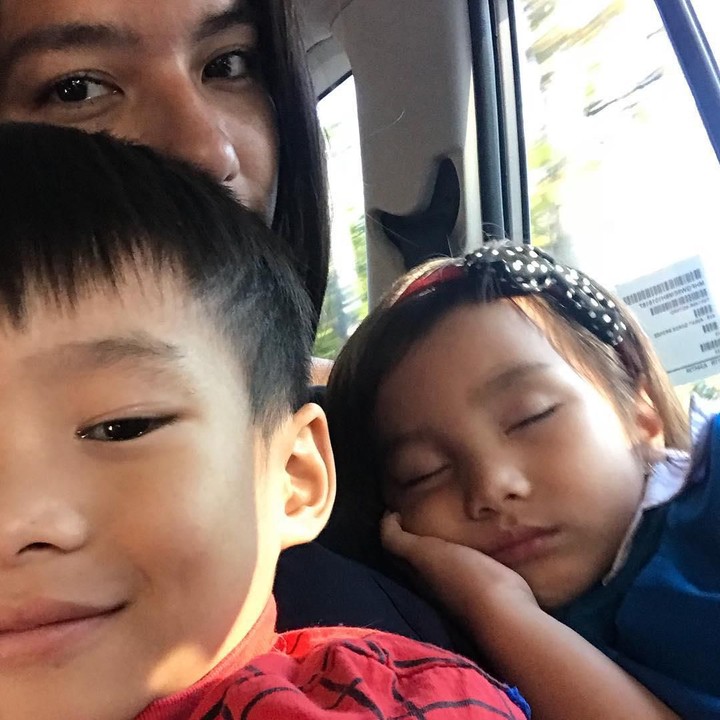 <p>Sibuk bekerja sebagai DJ, tak membuat Sheila melupakan tugasnya sebgai ibu. Antar jemput anak sekolah sudah menjadi rutinitasnya. (Foto: Instagram @itssheilamj)</p>