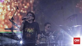 Pesta Setengah Abad God Bless di Panggung Synchronize Festival 2023