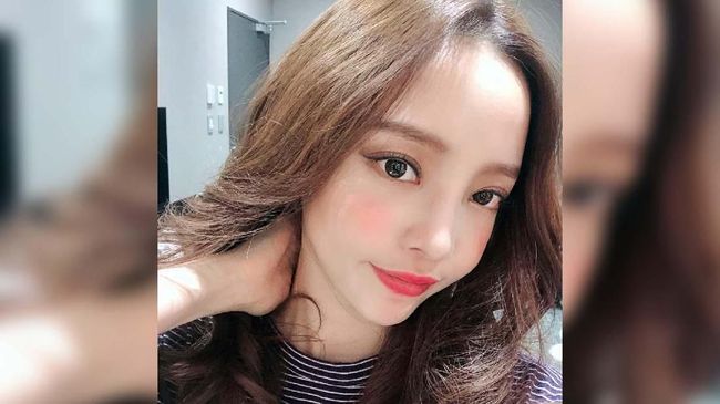 Usai kabar Goo Hara meninggal dunia menyebar, netizen mengenang persahabatan Goo Hara-Sulli.