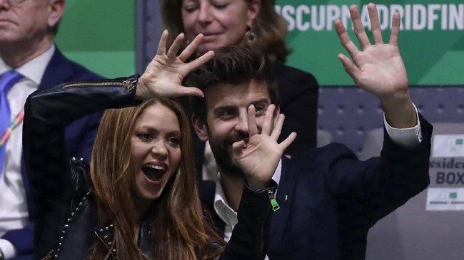 Hubungan baik antara Gerard Pique dan Pep Guardiola di Barcelona sempat bermasalah ketika sang pemain mulai berpacaran dengan Shakira.