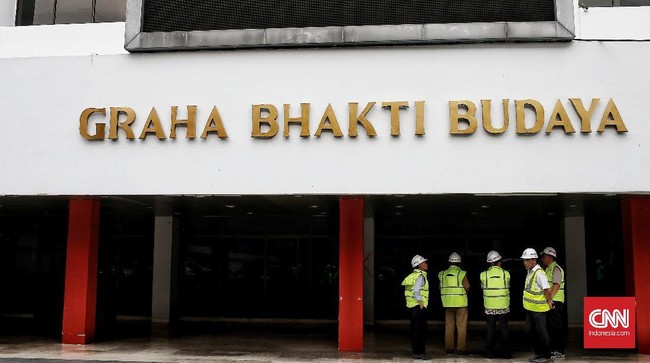 Budayawan Radhar Panca Dahana mengkritik keras rencana Gubernur DKI Jakarta Anies Baswedan terkait kebijakan revitalisasi TIM.
