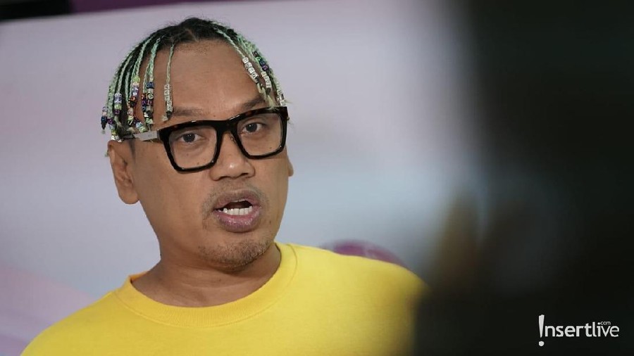 Uya Kuya diprotes Astrid Khairunisha karena ketahuan beli celana dalam berhaga mahal.