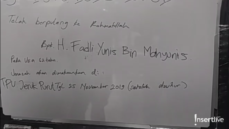 Ini dia enam foto suasana rumah duka Nindy Ayunda usai kepergian ayah kandungnya.