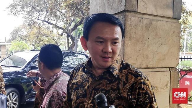 Komut PT Pertamina (Persero) Basuki Tjahaja Purnama (Ahok) sudah mengingatkan rencana pemotongan gaji sebaiknya dimulai dari direksi.