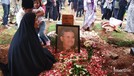 Ini enam potret haru pemakaman ayah Nindy Ayunda di TPU Jeruk Purut&comma; Jakarta Selatan&comma; Senin &lpar;25&sol;11&rpar;&period;