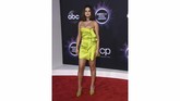 FOTO: Selebriti Berbusana Terbaik di AMA 2019 Di panggung America Music Awards 2019 beberapa selebriti tampil memesona. Berikut busana terbaik di karpet merah AMA.