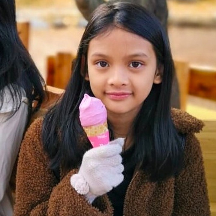 <p>Khadeeja Aisha adalah putri bungsu pasangan Andra Ramadhan dan Ismulia Permatasari, yang menikah pada 1999 silam. (Foto: Instagram @andra_photo)</p>