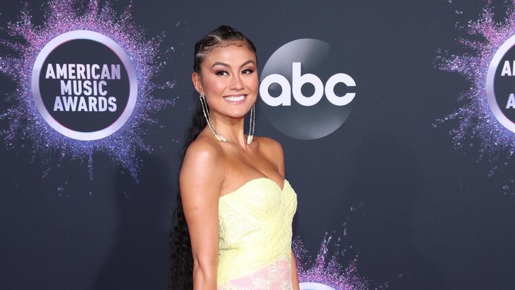 Agnez Mo mengaku tak berdarah Indonesia di sebuah acara di AS menjadi kontroversi. Lantas, bagaimana Ariel dan Najwa Shihab.