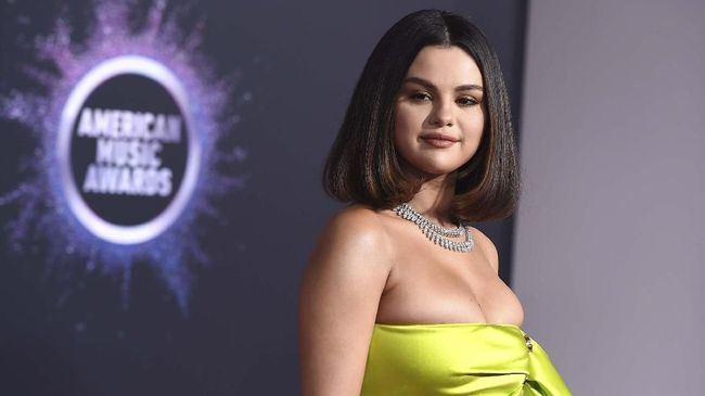 Usai menuai hujatan, serial komedi Saved by the Bell menghilangkan adegan dan konten yang memuat candaan soal kondisi ginjal Selena Gomez.