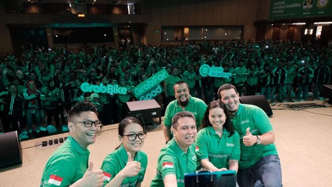 GrabAcademy Latih 3.000 Mitra Pengemudi se-Jabodetabek Grab menyelenggarakan GrabAcademy untuk lebih dari 3.000 mitra pengemudi GrabBike se-Jabodetabek.