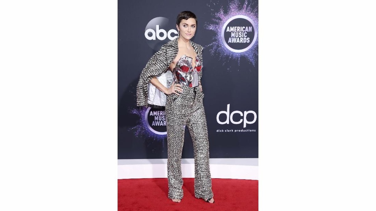 FOTO: Busana Paling 'Bling-bling,' di AMA 2019