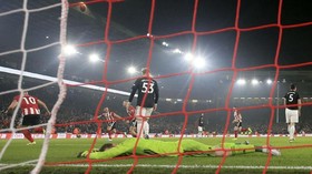 FOTO: MU Tertahan di Markas Tim Promosi