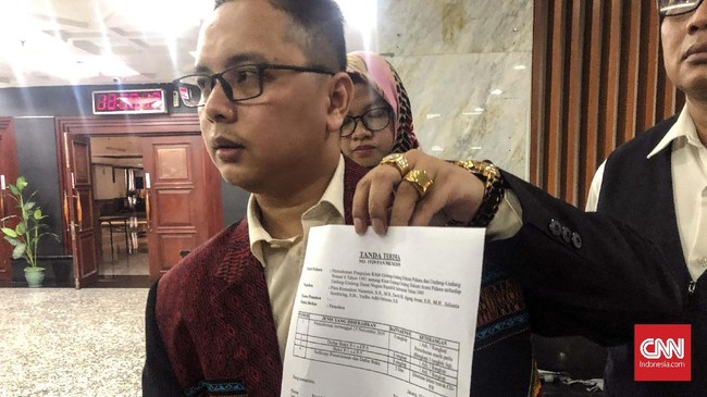Sejumlah korban First Travel mendatangi Kejaksaan Agung untuk meminta bantuan hukum agar menunda eksekusi aset First travel.