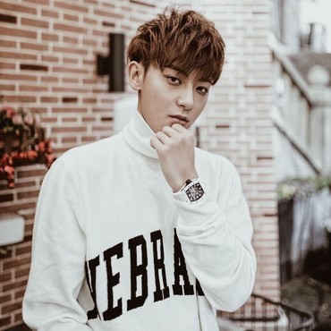 Kunjungi Bali, Tao Eks EXO Bikin Penggemar Heboh