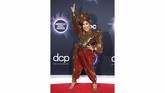 FOTO: Busana Paling 'Bling-bling,' di AMA 2019 Di AMA 2019 tahun ini, banyak selebriti memilih menggunakan dress bernuansa dan berwarna metalik.