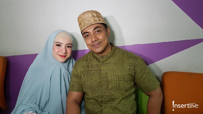 Gawat! Ustaz Riza Bikin Cemburu Istri gegara Peluk Wanita Ini...