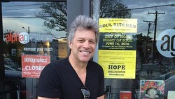 Jon Bon Jovi Ungkap Kontrak Musik Pertamanya, Cuma Dibayar Segini...