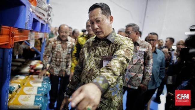 Perum Bulog ingin jualan beras komersial lebih banyak supaya bisa dapat untung.