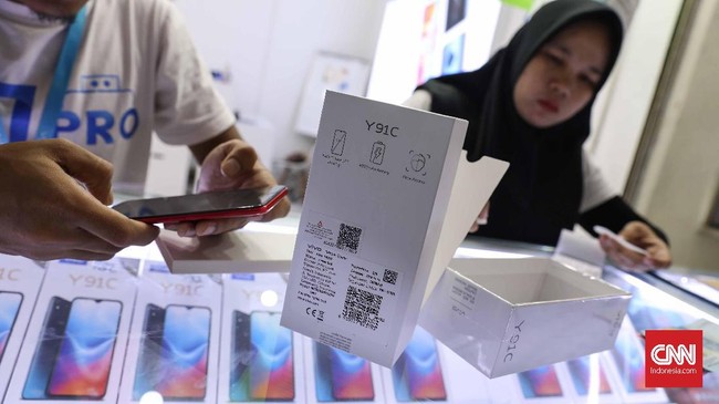 Membeli ponsel atau smartphone bekas jadi salah satu pilihan bagi sebagian orang untuk menghabiskan uang Tunjangan Hari Raya (THR) 2021.