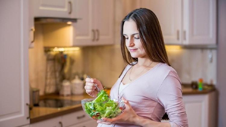 Gangguan makan, anoreksia, hingga bulimia bisa sebabkan ajanin terlahir prematur. Bahkan ukuran lingkar kepala bayi tumbuh tak semestinya.