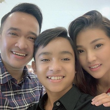 Potret Manis Betrand Peto bersama Ruben Onsu dan Sarwendah